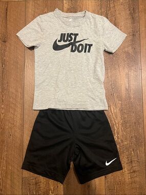 Nike Boys Active Set, size 7